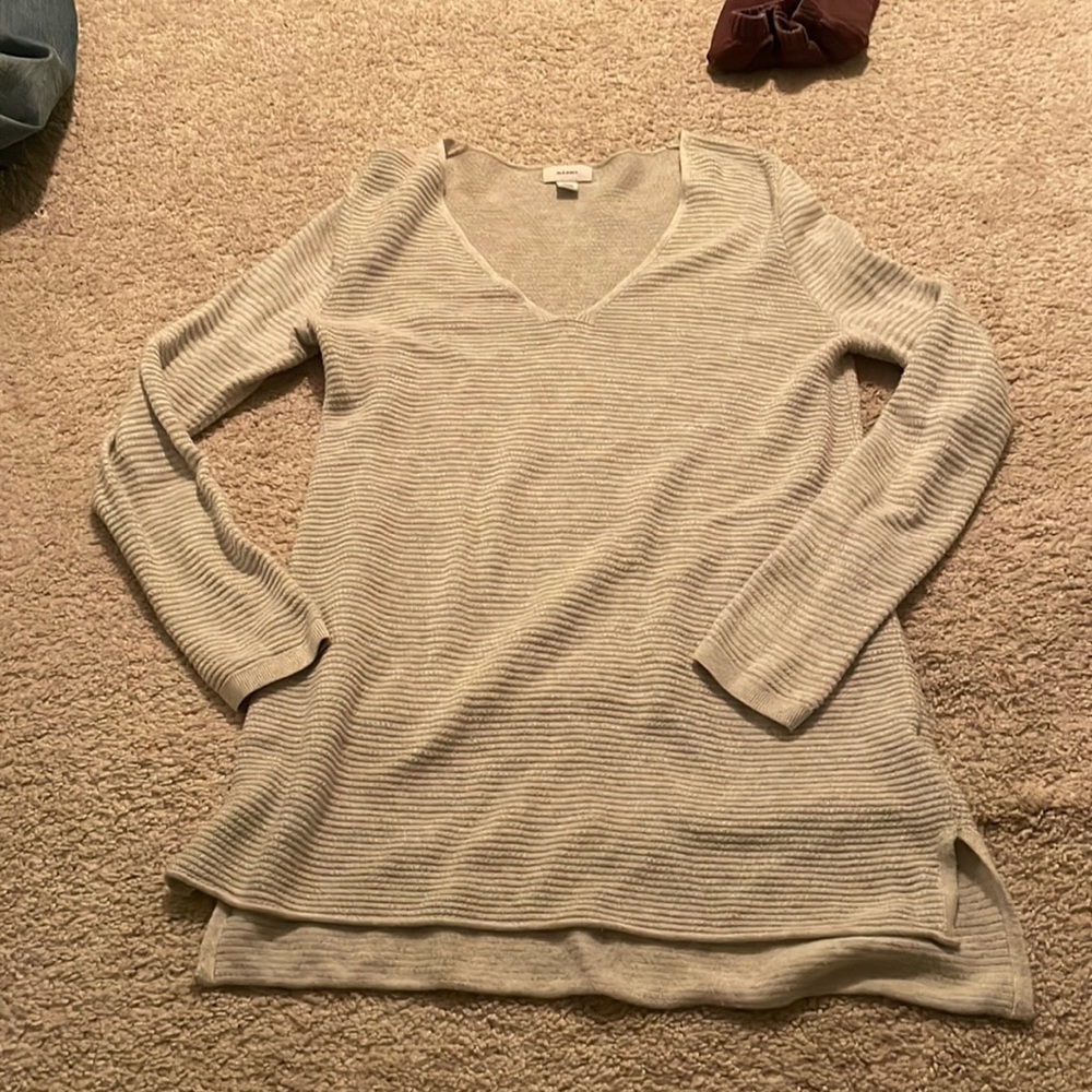 Old Navy light gray V-neck knit sweater